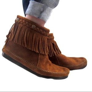 Minnetonka moccasin size 7